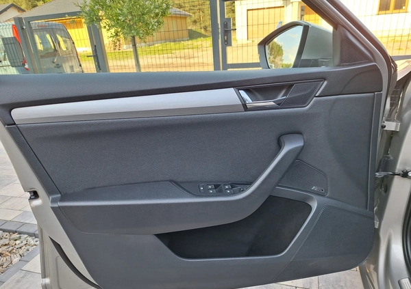 Skoda Superb cena 60900 przebieg: 254100, rok produkcji 2016 z Miasteczko Śląskie małe 596